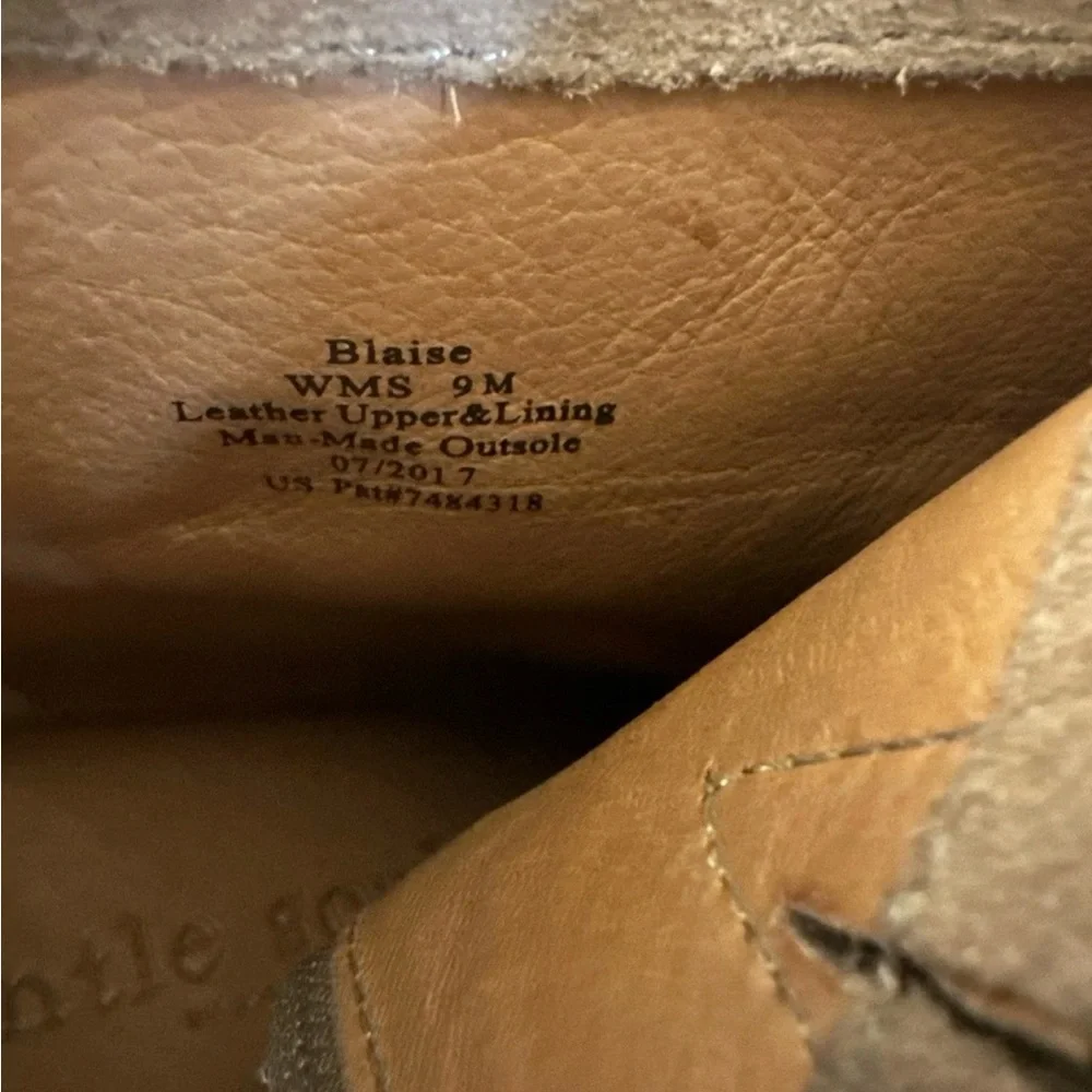 Gentle Souls Blaise Beige Tan Suede Ankle Boots Bootie Block Heel Size 9 EUC